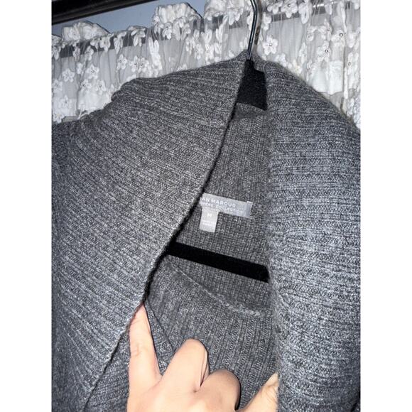 Neiman Marcus Cashmere Sleeveless Turtleneck Sweater Size Medium - Picture 4 of 4